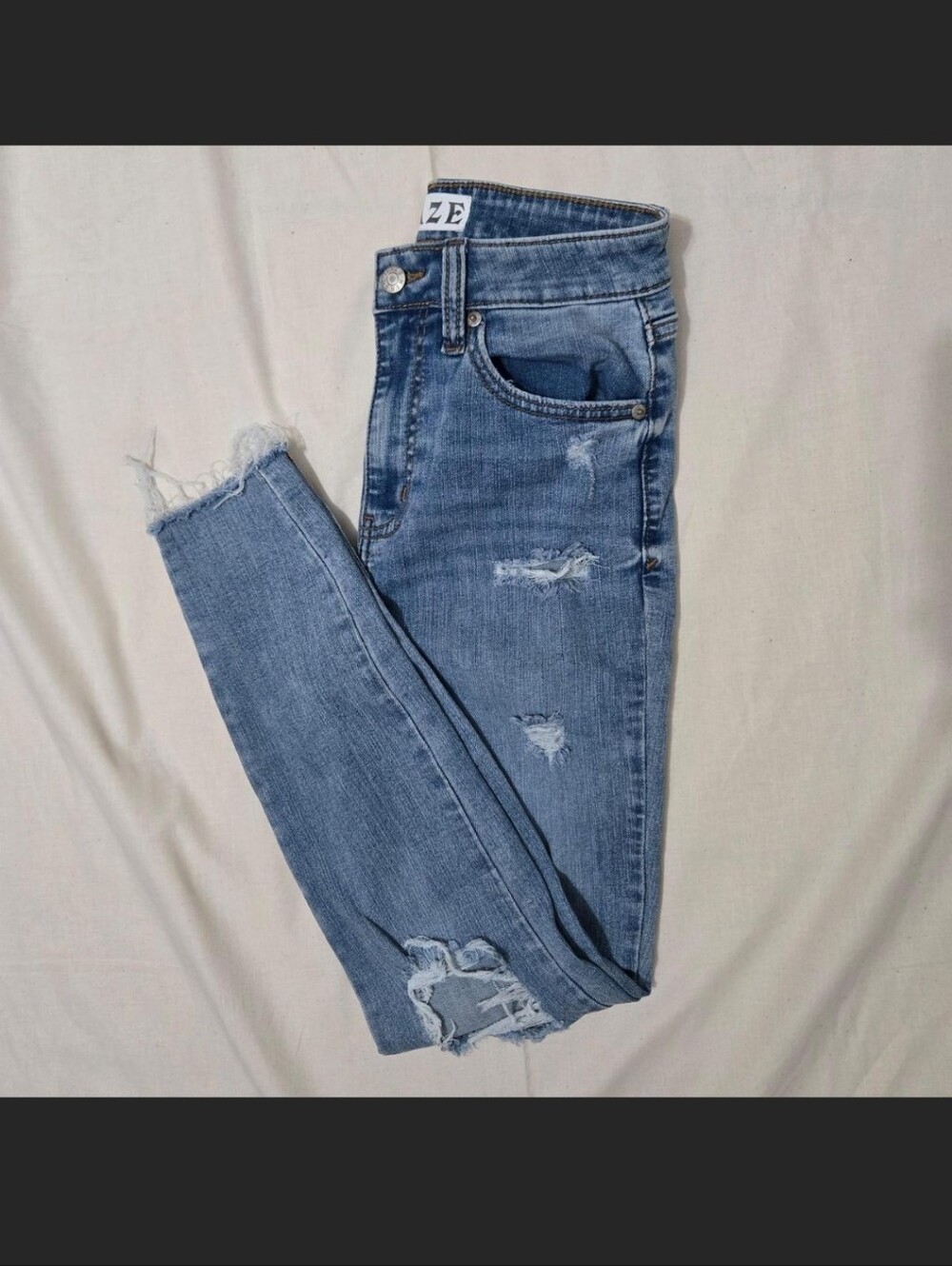 Daze Distressed Super Skinny Jeans for Women Size 26
